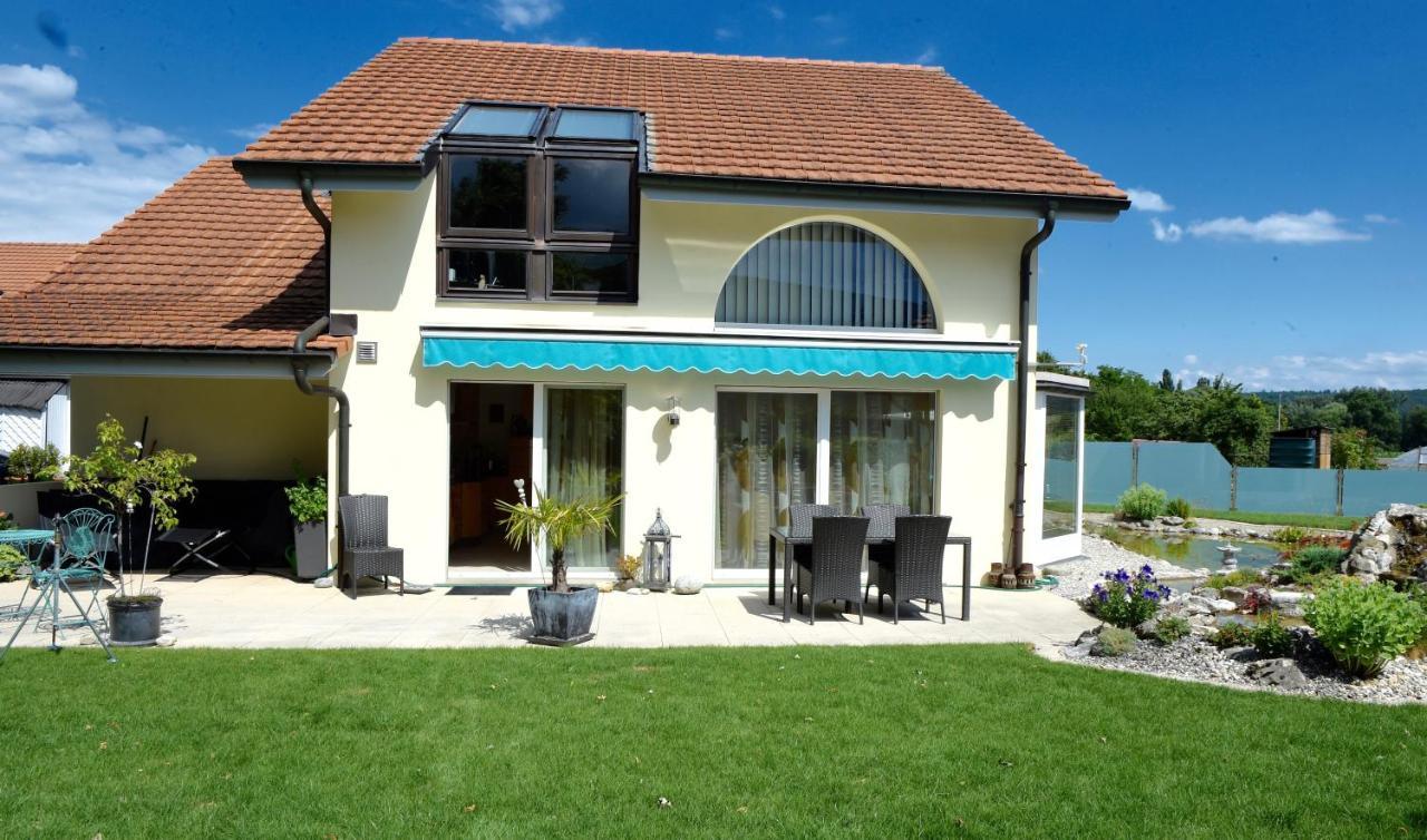 Bed And Breakfast La Petite Thielle Cressier Exterior photo